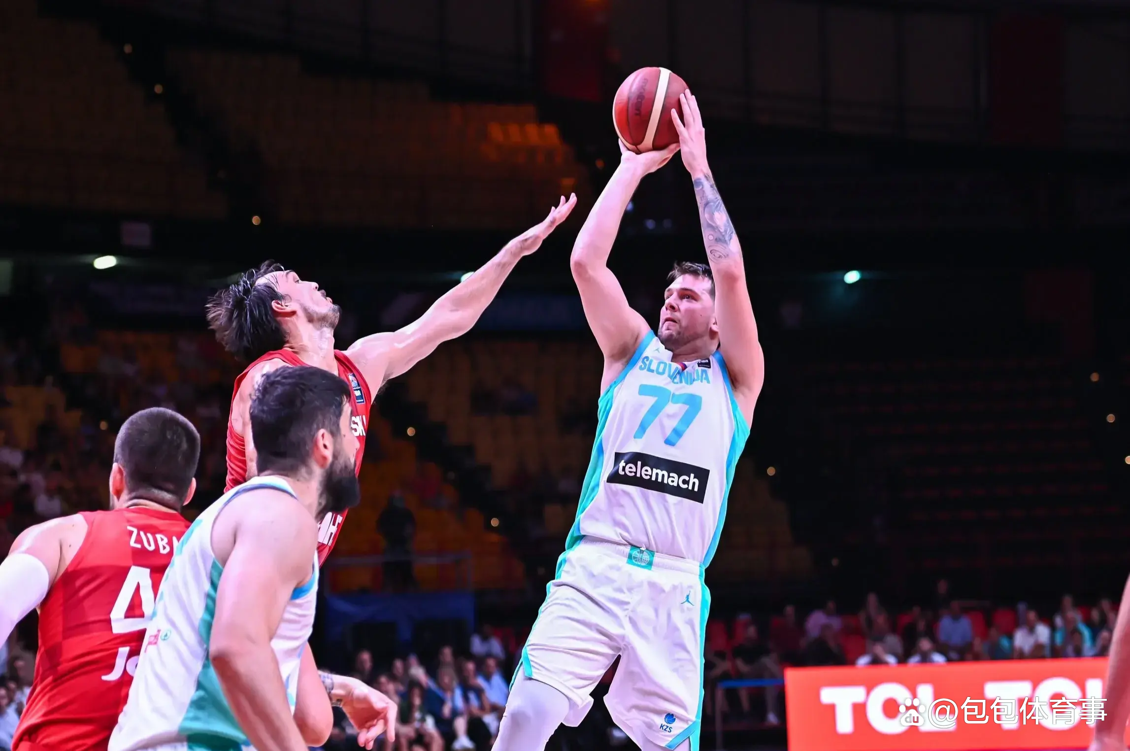 NG体育-包含东契奇在西班牙队比赛中刷新纪录,比赛局势复杂引发热议!全场沸腾不已的词条