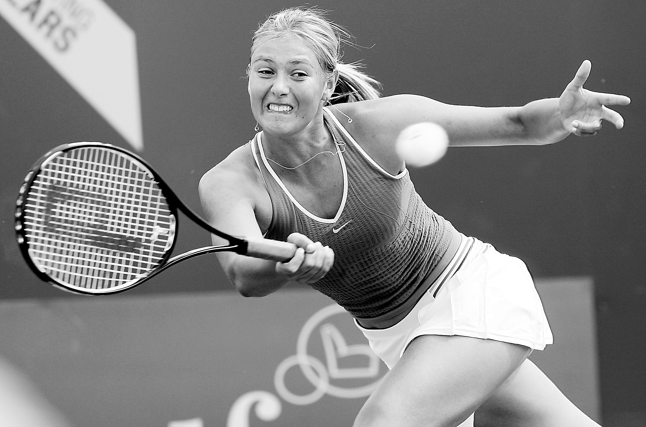 NG体育-莎拉波娃回归赛场,关键助攻首场状态亮眼,勇士观众沸腾!的简单介绍