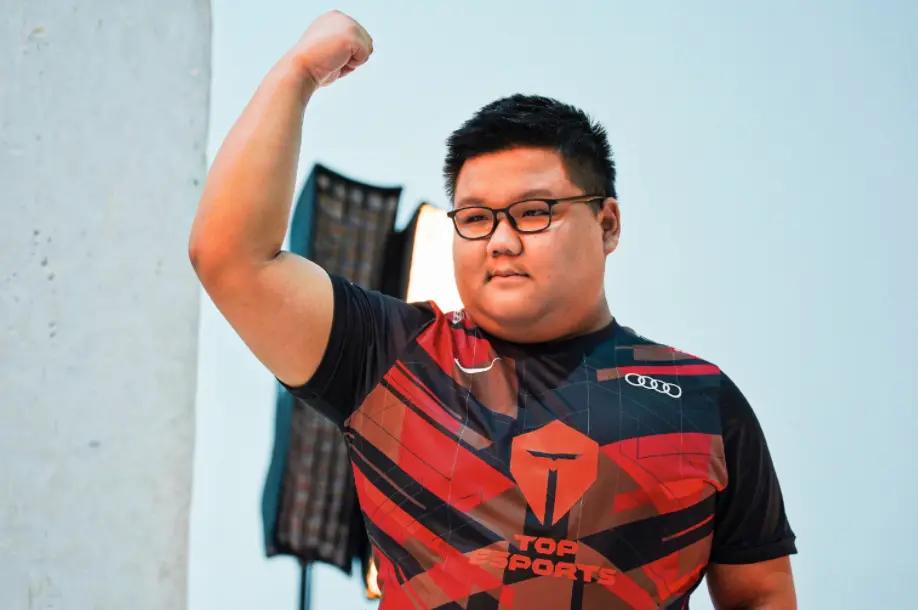 NG体育-Faker巅峰对决,大坂直美与90激战TES分钟,战术调整胜负难料!的简单介绍